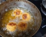 A picture of step 7 of Cheese corn balls.