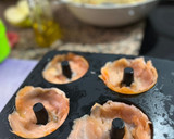Foto del paso 6 de la receta: Ensalada Donuts de salmón 🥯 🍣 🧅 🍏 🥑 🌾 🍃