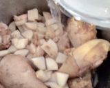 Foto del paso 2 de la receta: Pollo y papas con soya