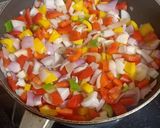 ઇટાલિયન વેજ ચીઝ પીઝા (Italian Veg. Cheese Pizza Recipe In Gujarati) રેસીપી સ્ટેપ3ફોટો