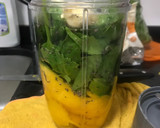 Foto del paso 1 de la receta: Smoothie de mango, plátano, espinacas y chía
