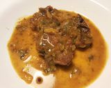 Foto del paso 33 de la receta: Lomo de cordero, con cebollas caramelizda, cirulas, pasas y crujiente de almendras