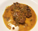 Foto del paso 33 de la receta: Lomo de cordero, con cebollas caramelizda, cirulas, pasas y crujiente de almendras