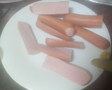 Foto del paso 1 de la receta: Flautas de pan de molde rellenas de salchichas, queso y bacon con puré de papas