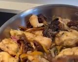 Foto del paso 6 de la receta: Pollo con colmenillas y setas silvestres para buffet navideño
