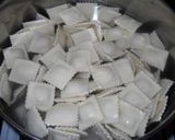 Foto del paso 1 de la receta: Lasaña de ravioles a los 4 quesos
