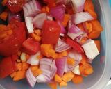Foto del paso 1 de la receta: Fideos en salsa roja casera con pollo y verduras
