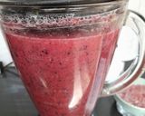 Foto del paso 2 de la receta: Jugo de frutilla y arándanos