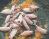 Foto langkah ke 5 dari resep Tumis Cumi Asin Tanpa Minyak.