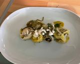 Une image de l'étape 4 de Salade de tomates, concombre et poireaux marinés à la feta.