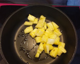 Foto del paso 3 de la receta: Ensalada de arroz con piña y lomo