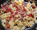 Foto del paso 5 de la receta: Espárragos y cherrys a la plancha con revuelto de jamón