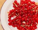 Hình bước làm 2 của món 🌱 Lý Chua Đỏ Xóc Muối Ớt - Ăn Vặt Giảm Cân
