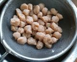 A picture of step 1 of Soya Makhana curry.