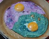 A picture of step 5 of Coloured Fried Eggs نیمرو کلمی.
