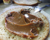 Foto del paso 2 de la receta: Torta rellena con dulce de leche, crema chantilly y cubierta de mousse