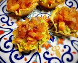 Foto del paso 4 de la receta: Cestas de guacamole con salmón marinado