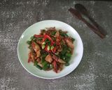 Foto langkah ke 6 dari resep Oseng Bunga Bawang Tempe Cumi.