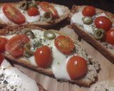 Foto del paso 2 de la receta: Bruschetas caprese 🍅🥖🧀