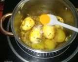 A picture of step 3 of Potato Egg Curry.