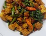 Foto langkah ke 5 dari resep Tumis Kangkung Tahu Tempe.