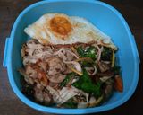 รูปขั้นตอนการทำที่ 4 ของ เฟตตูชินี่ผัดขี้เมา,เอ็นข้อไก่นุ่ม