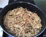 Foto del paso 8 de la receta: Espaguetis con pollo, champiñones y salsa teriyaki