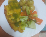 Foto del paso 3 de la receta: Pechuga frita con papas nuevas, verdura y mojo verde