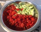 Une image de l'étape 6 de Salade de tomates et concombres au jambon et roquefort.