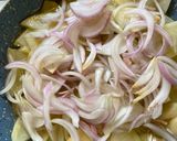 A picture of step 3 of Spanish Omelette/ Tortilla de Patata.