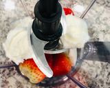 સ્ટ્રોબેરી મીલ્કશેક (Strawberry Milkshake Recipe in Gujarati) રેસીપી સ્ટેપ1ફોટો