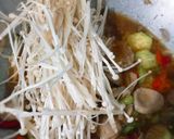 Foto langkah ke 4 dari resep Tumis Oyong Jamur Enoki.