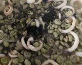 Foto del paso 4 de la receta: Fussili con habitas y calamares en su tinta