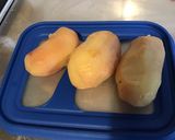 Une image de l'étape 1 de Gratin de pommes de terre et carottes à la crème et fromage.