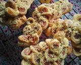Foto langkah ke 6 dari resep Caterpillar Bread.
