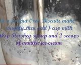 A picture of step 5 of Oreo milkshake.