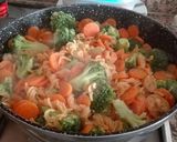 Foto del paso 5 de la receta Brócoli y zanahorias con pasta de lentejas al ajillo
