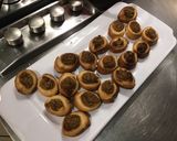 Une image de l'étape 7 de Bouchées feuilletées apéritives aux sardines et épices indiennes.