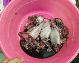 Foto langkah ke 1 dari resep Cumi Hitam Mudah dan Enak.
