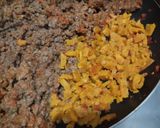 Foto del paso 4 de la receta: Papas rellenas de carne molida y huevo🍳🥔🥩