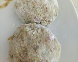 A picture of step 3 of Canederli knödel dumpling.