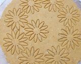 A picture of step 5 of Chakri phool.