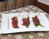 Foto del paso 3 de la receta Entrante de Navidad: rulo de carpaccio de ternera con mahonesa de pera
