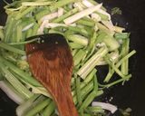 炒芹菜魷魚（快速上菜的食譜步驟4照片