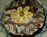 صورة لخطوة 7 من وصفة كيكة الفانيلا في طنجرة الضغط بصوص الشوكولا 😋