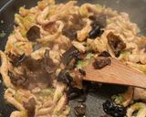 A picture of step 6 of Chicken breast stir fry with chilli, soysauce, black vinegar, Chinese style.