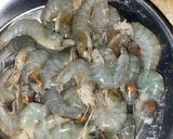 Foto langkah ke 1 dari resep Udang tumis asam.