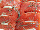 Salmón al horno y arroz con amapola