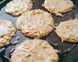 व्हेजिटेबल हेल्दी उत्तपम (vegetable uttapam recipe in marathi) रेसिपी स्टेप 2 फोटो 