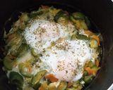 Foto del paso 2 de la receta: Huevos Poché, sobre colchón vegetal